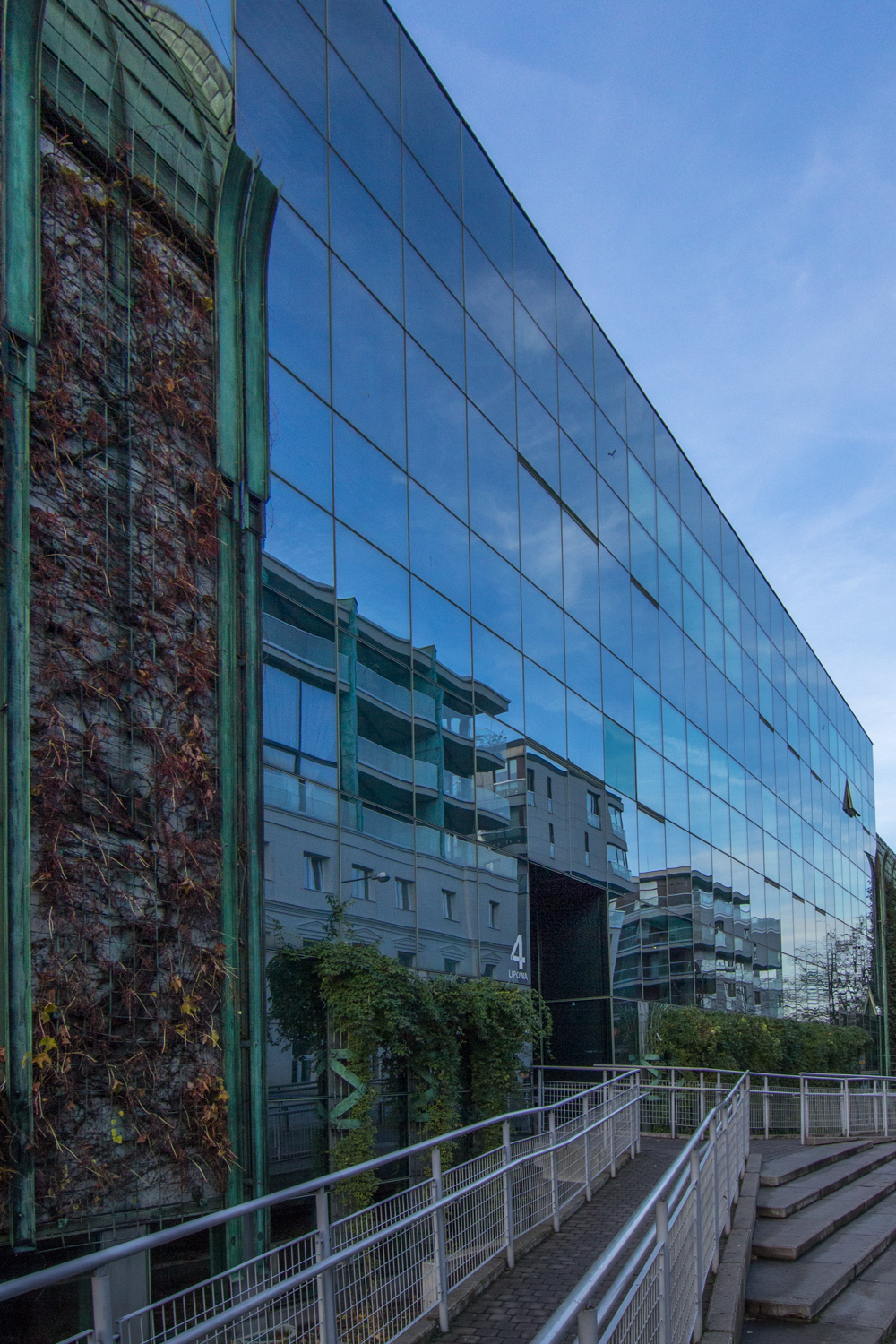 Zdjęcie architektury budynku Siedziba Wydziału Prawa i Administracji Uniwersytetu Warszawskiego